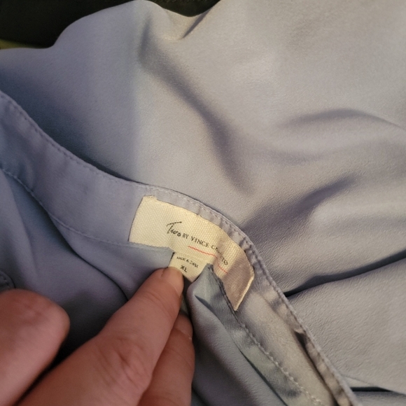 Vince Camuto Breezy Chambray Long Blouse Top - Picture 5 of 6